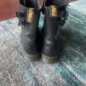 etichetta dottor martens